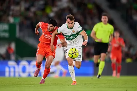 التعادل يحسم مباراة إلتشي وريال سوسييداد في افتتاح جولة الدوري الإسباني